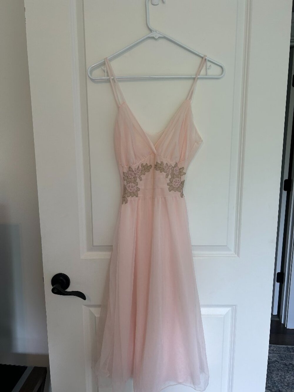 Vintage 1960s Van Raalte nightgown